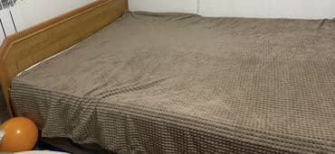 двухспальная кроват: Двуспальная кровать, Б/у, С матрасом, длина - 200 см — 1