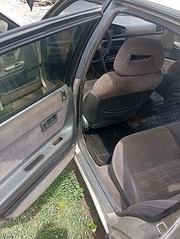 Унаа: Mazda 626: 1991 г., 2 л, Кол менен иштөөчү, Бензин, Хетчбек — 5