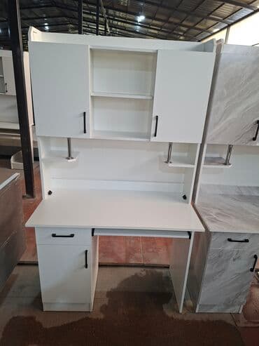 компьютерная стол: Компьютерный стол, Новый, С полками — 8