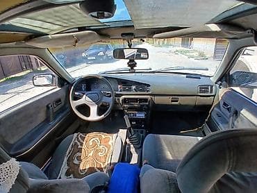 626: Mazda 626: 1989 г., 2.2 л, Механика, Бензин, Лифтбек — 4