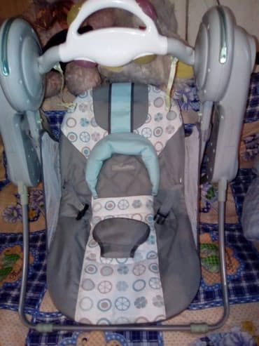 Детское кресло качалка, электронное сама качает есть мелодии разные