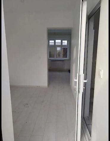 2 бөлмө, Жарым -жартылай эмереги бар