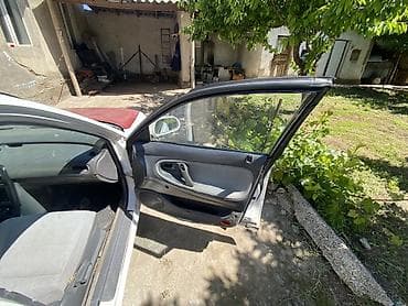 Транспорт: Mazda 626: 1992 г., 2 л, Механика, Бензин, Лифтбек — 8