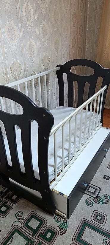 детский коврик бу: Продам детскую кроватку б/у в хорошем состоянии 🧸 Крепкая, удобная — 1