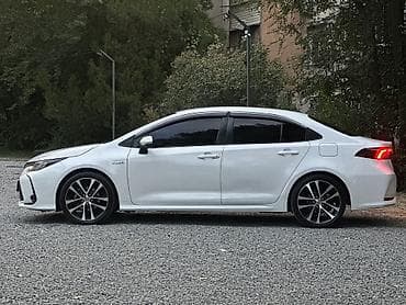 prius plus: Toyota Corolla: 2019 г., 1.8 л, Гибрид, Седан — 4