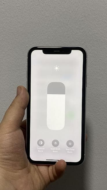 бэушный айфон 4: IPhone Xr, Б/у, 64 ГБ, Белый, Чехол, 81 % — 7