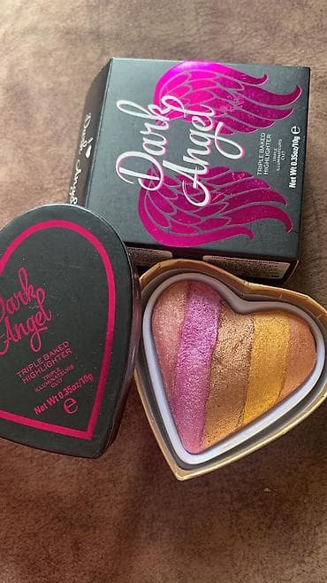 хайлайтер диор: Продаю хайлайтер от Революшен почти новый использовала всего два раза — 3