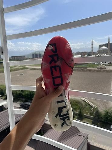 фудболный бутс: Футбольные бутсы Adidas Predator 
Размер 43 — 4
