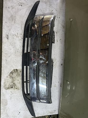 Автозапчасти: Решётка радиатора Mitsubishi eK Wagon, год: 2001. - Оригинальная — 1