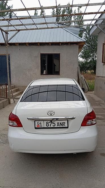 Toyota Yaris: 2008 г., 1.3 л, Автомат, Бензин, Седан — 2
