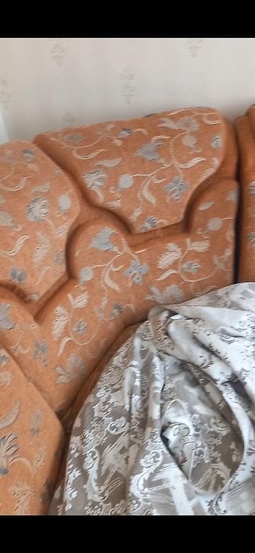кухыный мебел бу: Угловой диван сатылат состояние жакшы стол менен — 2