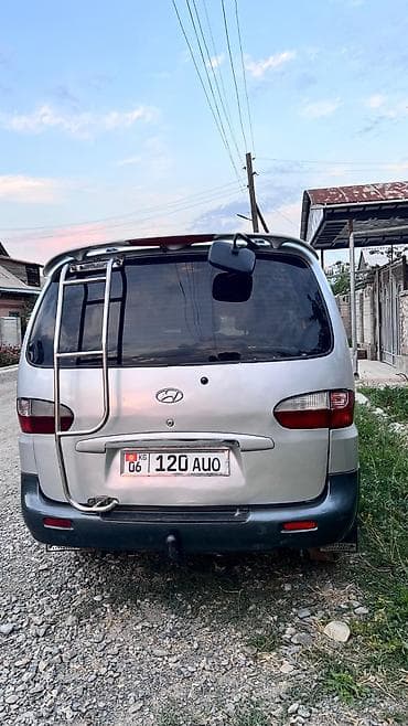 Унаа: Hyundai Starex: 2004 г., 2.6 л, Кол менен иштөөчү, Дизель, Вэн/Минивэн — 5