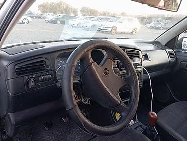 colf 3: Volkswagen Golf: 1994 г., 1.6 л, Механика, Бензин, Хэтчбэк — 8