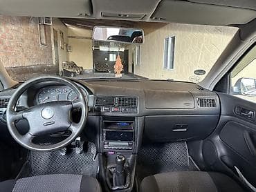 Продажа авто: Volkswagen Golf: 2003 г., 1.6 л, Механика, Бензин, Хэтчбэк — 4