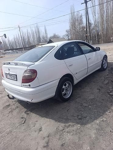 Toyota Avensis: 2001 г., 2 л, Механика, Бензин, Лифтбек