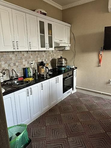 продаю дом бишкек маевка: Продаётся дом с просторной террасой и остеклённым входом. Особенности — 2