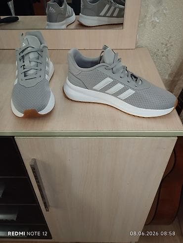 мужской обувь: Мужские кроссовки, 42.5, Adidas, Новый, цвет - Серый — 2