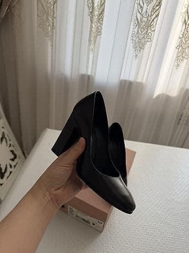 nursace: Классические черные туфли-лодочки на устойчивом широком каблуке. - — 2