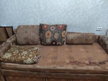 Мебельные гарнитуры: Отдам даром срочно Состав: - Диван-кровать с подлокотниками, широким — 1