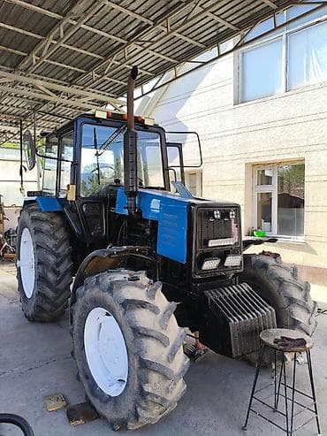 Трактор Беларусь МТЗ1221 с кабиной и комплектом навесного. Основные