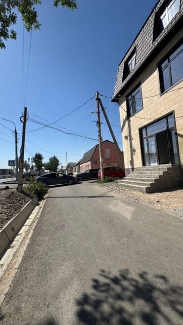 магазин продуктовый в аренду: Коммерческое здание у дороги - Отдельно стоящее 3‑этажное здание с — 4