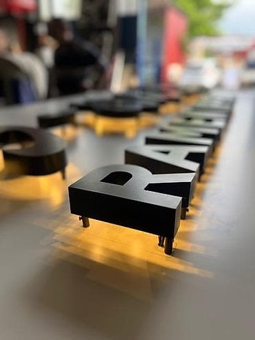 srt group: | Вывески, Лайтбоксы, Таблички, | Монтаж — 5