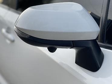 гибрит: Toyota Corolla: 2019 г., 1.8 л, Автомат, Гибрид, Седан — 6