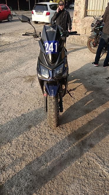 купить скутер yamaha aerox: Тип скутера 160 куб. см, Бензин, Б/у — 1