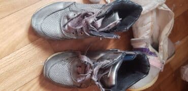 Детская обувь: Продаю сапоги осень - зима для девочки белый 26 размер зима осень. в — 8