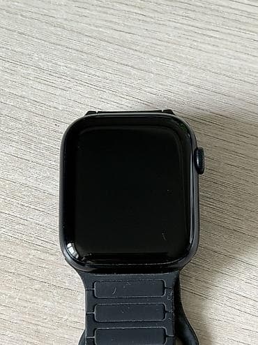 kg camera: Apple Watch 7, 45mm. 
Аккумулятор 90% — 5