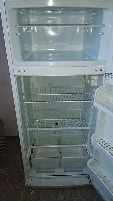 стинол: Холодильник Stinol, Двухкамерный, De frost (капельный) — 2