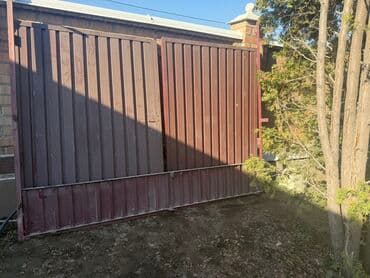 ворота дарбаза: Двухстворчатые распашные ворота из профнастила - Конструкция — 1