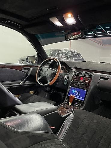 peugeot partner: Mercedes-Benz E-Class: 2002 г., Седан — 9