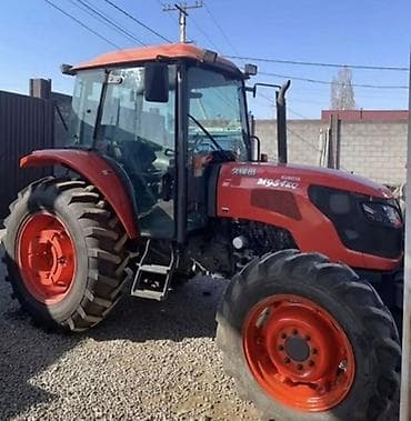 тракторы погрузчик: Трактор колесный с кабиной и навесным плугом - Марка/серия: на капоте — 1