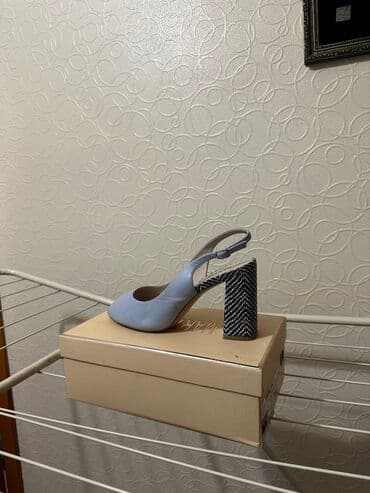 Продаю женскую обувь 40 размера одета по несколько раз 1100