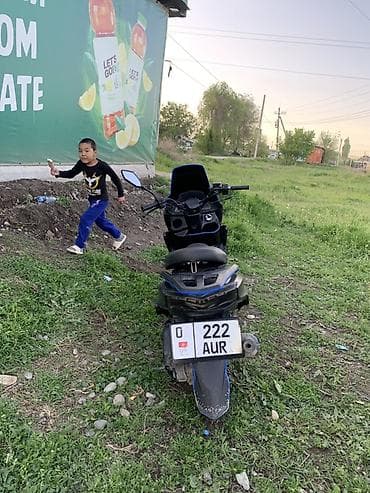 3х колесный: Скутер/максискутер черного цвета с синими акцентами. Основные — 3