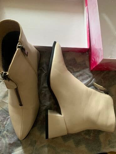 удобный обувь: Новые Сапоги Деми 37р,качество 😍очень удобные Цвет Айвори Каблук 5см — 5