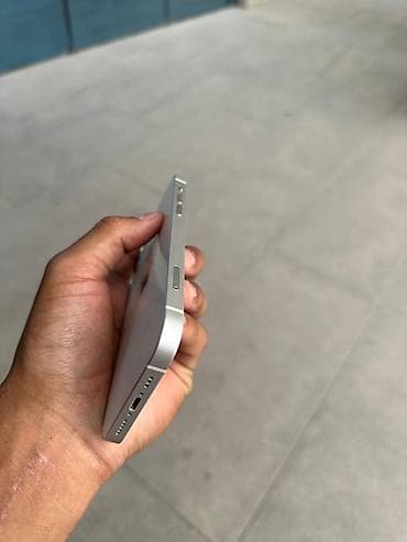 iphone 16 e: IPhone 12, Б/у, 64 ГБ, Белый, Чехол, 75 % — 3