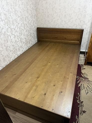 Полутороспальная кровать, Материал каркаса: Деревянный, длина - 190 см, Ширина: 120 см