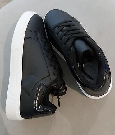 кеды 37 размер: Кеды/кроссовки повседневные, черные с белой подошвой. Классический — 1