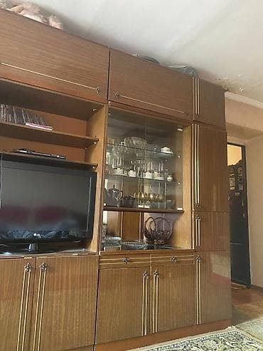 small table: Стенка-шкаф, Тип стенки-шкафа: Советская, Для зала, Особенности: С отделением под телевизор — 1