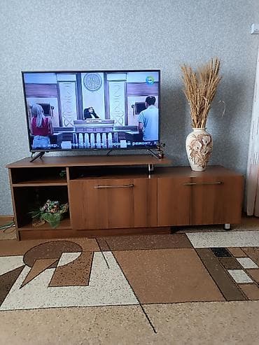 кухонный сервант: Тумба и подставка для телевизора, Б/у, Напольная, ЛДСП, Самовывоз, цвет - Коричневый — 1