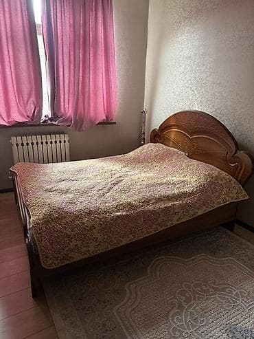 продам мебель б: Спальный гарнитур, большой, вместительный шкаф, двухспальная кровать — 3