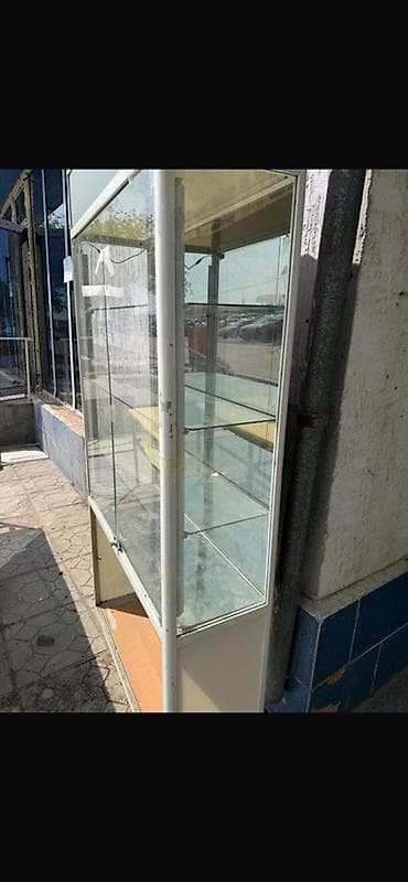 Витрины: Торговая витрина из стекла с алюминиевым профилем - Формат: напольная — 3