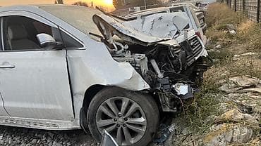Минивэн Kia (белый) после ДТП Что можно снять и использовать: - — 2
