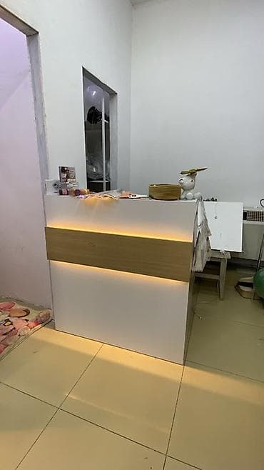 Мебель: Срочно продаем все для детского и для взрослого магазина б/у — 1