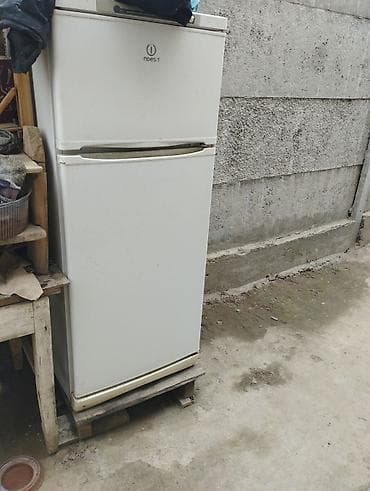 фирма indesit: Холодильник Indesit, Двухкамерный — 2
