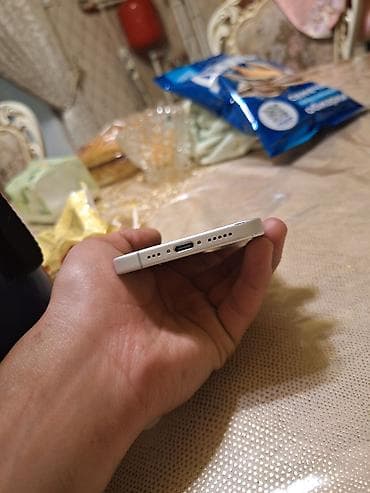 ryzen 7 5700: IPhone 17, Б/у, 256 ГБ, Белый, Чехол, 100 % — 3