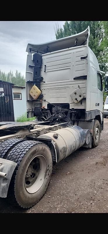 трактыр 40: Тягач, Volvo, Тентованный — 1