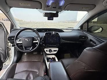 toyota prius 2016: Toyota Prius: 2016 г., 1.8 л, Вариатор, Гибрид, Лифтбек — 7